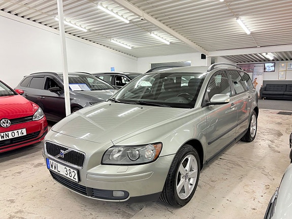 Volvo V50 3 of 17