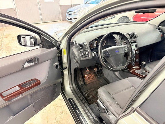 Volvo V50 7 of 17
