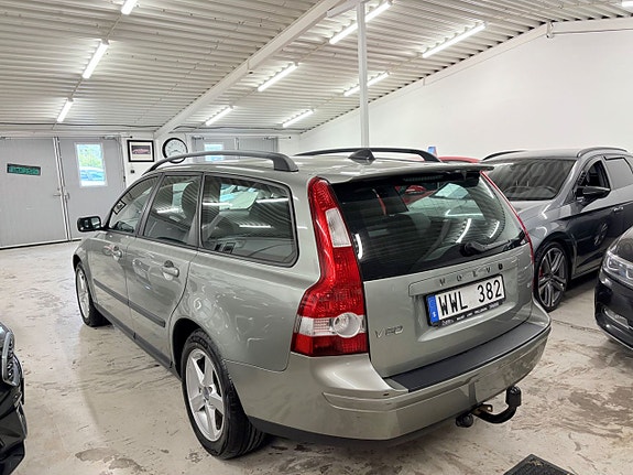 Volvo V50 4 of 17