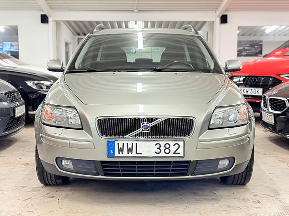 Volvo V50 2 of 17