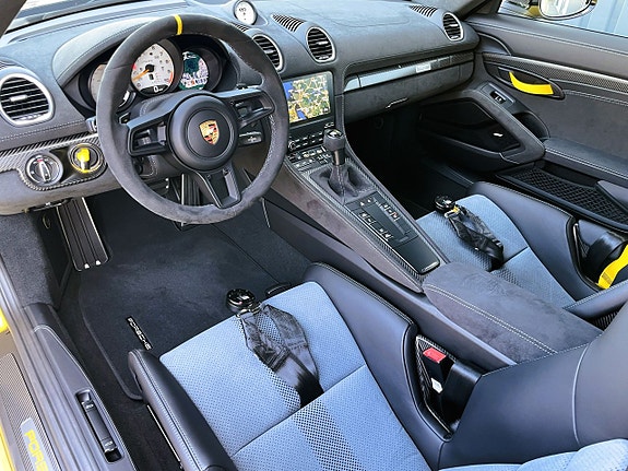 Porsche 718 Cayman GT4 RS 9 of 13