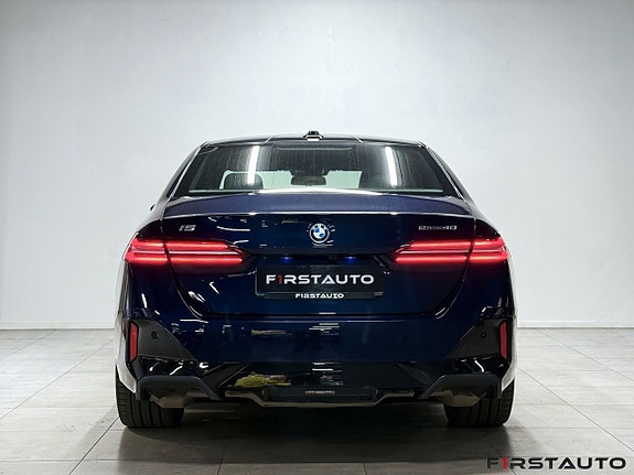 BMW i5 5 of 5