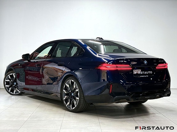 BMW i5 4 of 5