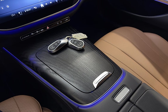 Mercedes-Benz E300 21 of 24