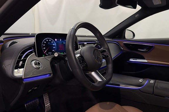 Mercedes-Benz E300 11 of 24