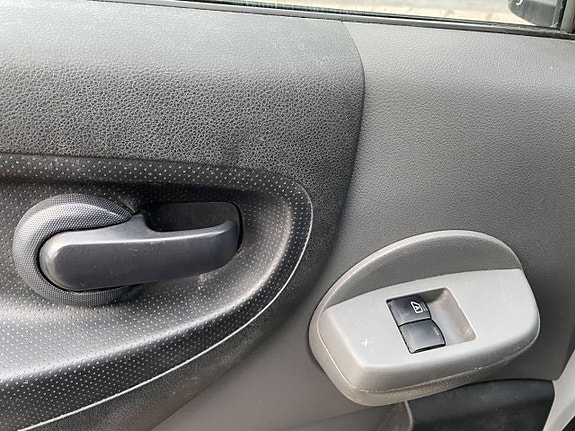 Nissan NV200 18 of 20