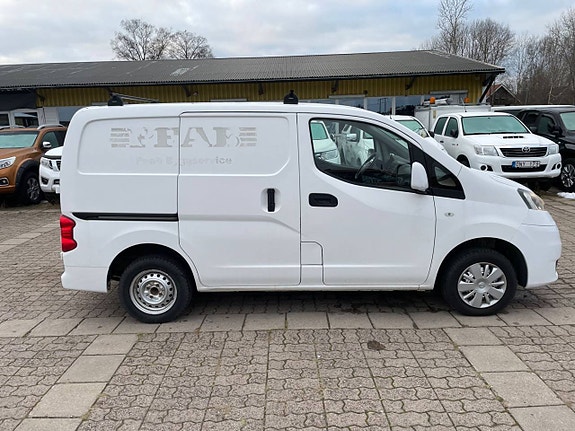 Nissan NV200 6 of 20