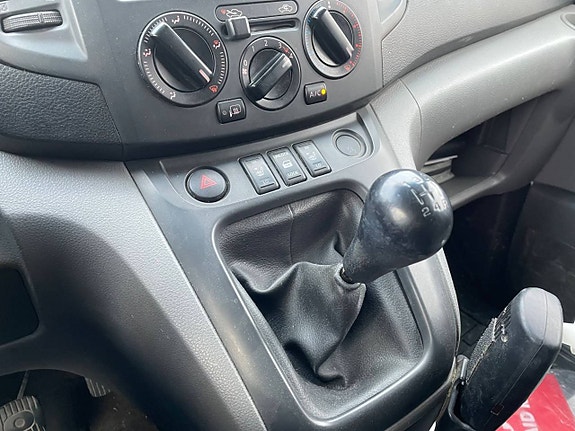 Nissan NV200 17 of 20