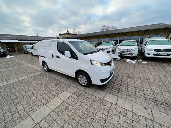 Nissan NV200 8 of 20