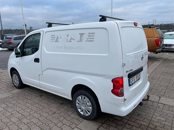 Nissan NV200 2 of 5