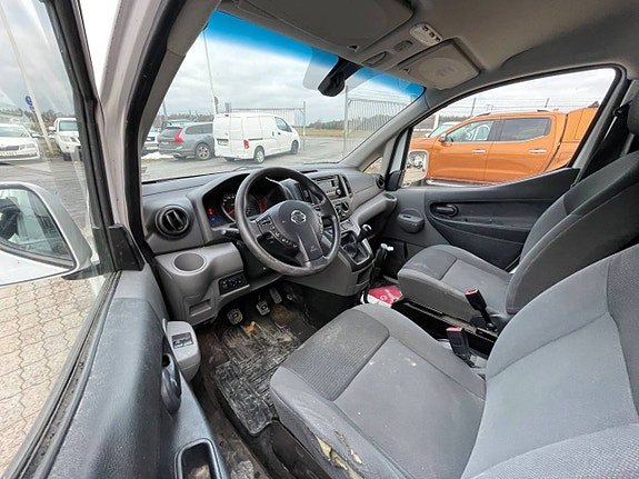Nissan NV200 14 of 20