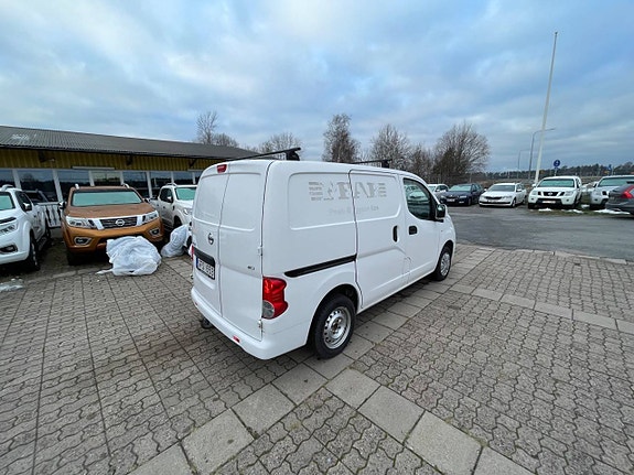 Nissan NV200 3 of 5