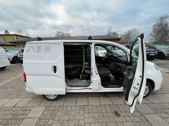 Nissan NV200 12 of 20
