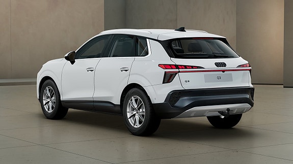 Audi Q3 2 of 5