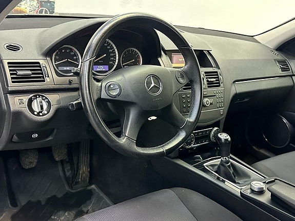 Mercedes-Benz C180 12 of 19