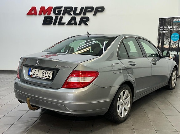 Mercedes-Benz C180 4 of 5