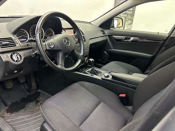 Mercedes-Benz C180 19 of 19