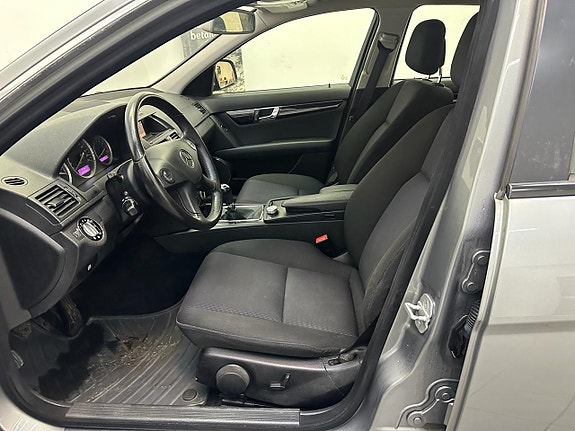 Mercedes-Benz C180 3 of 5
