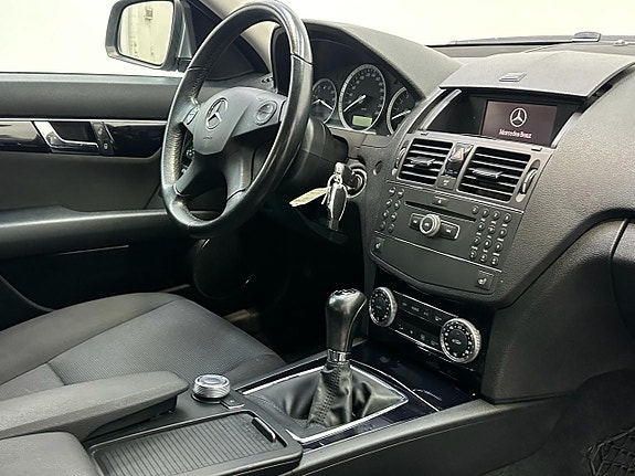 Mercedes-Benz C180 2 of 5
