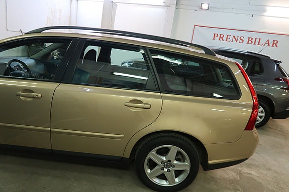 Volvo V50 4 of 16