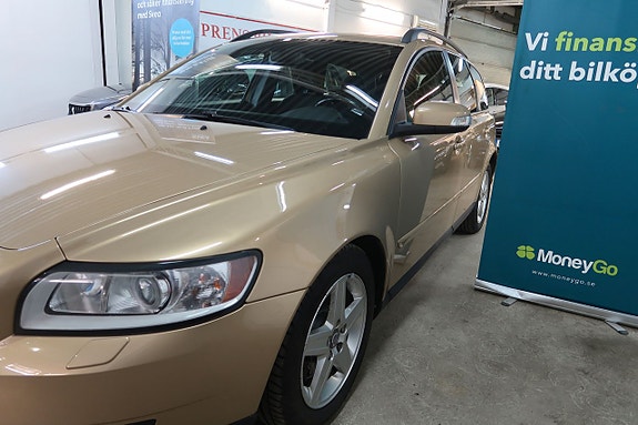 Volvo V50 2 of 16