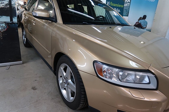 Volvo V50 3 of 16