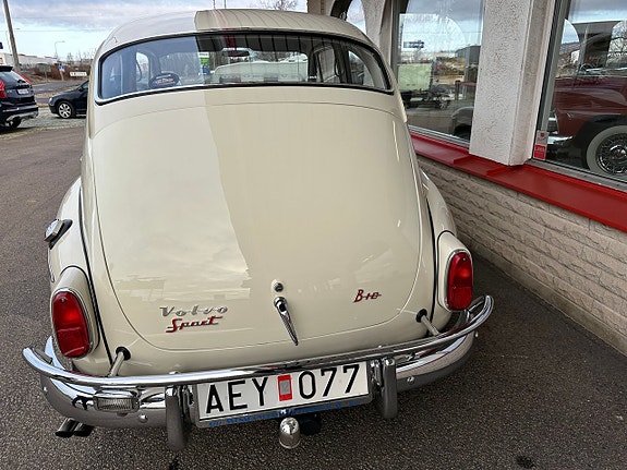 Volvo PV 9 of 15