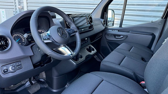 Mercedes-Benz eSprinter 320 7 of 23