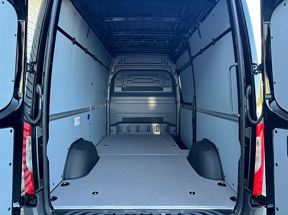 Mercedes-Benz eSprinter 320 15 of 23