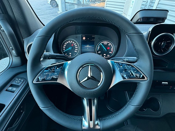 Mercedes-Benz eSprinter 320 8 of 23