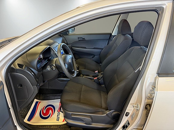 Hyundai i30 8 of 18