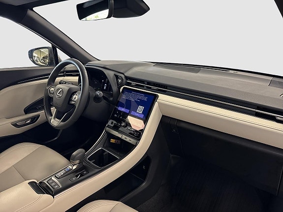 Lexus LBX 7 of 13
