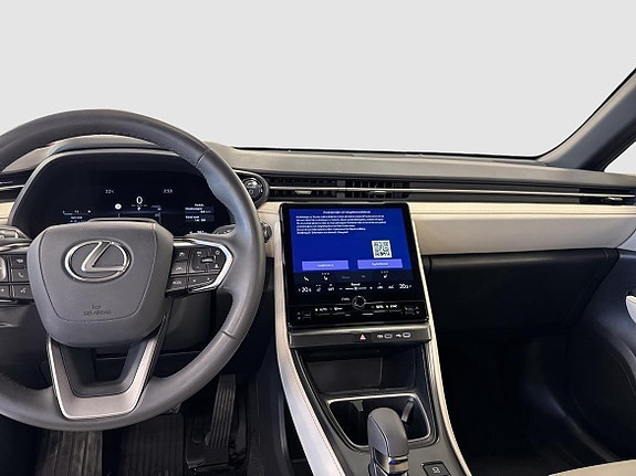 Lexus LBX 10 of 13
