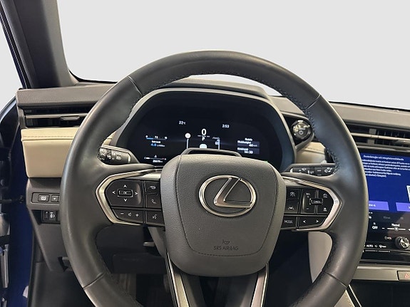 Lexus LBX 11 of 13