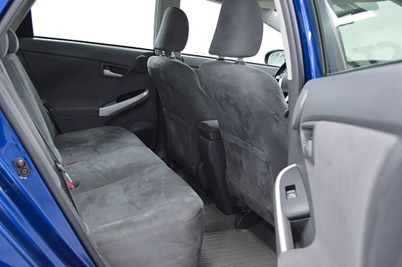 Toyota Prius 10 of 27