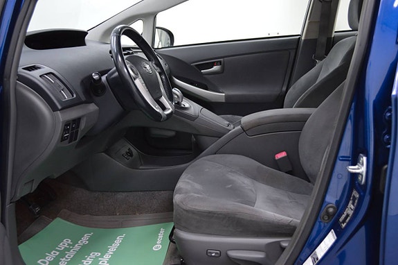 Toyota Prius 7 of 27