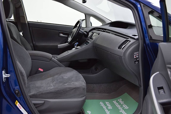 Toyota Prius 8 of 27