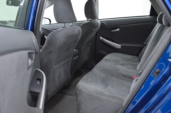 Toyota Prius 9 of 27