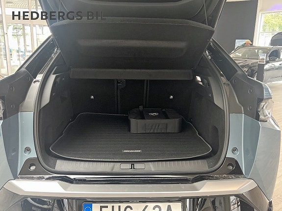 Peugeot e-3008 6 of 12