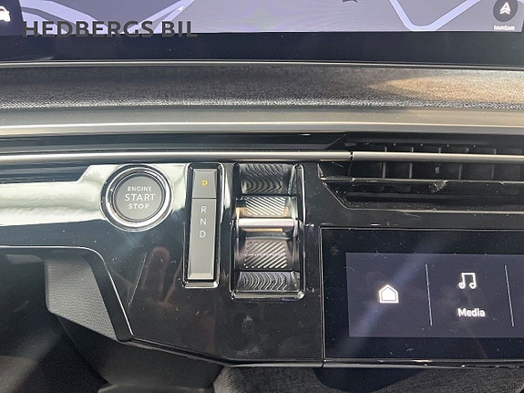 Peugeot e-3008 10 of 12