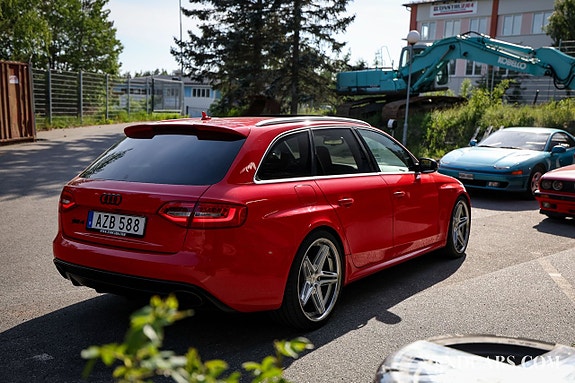 Audi RS4 3 of 5