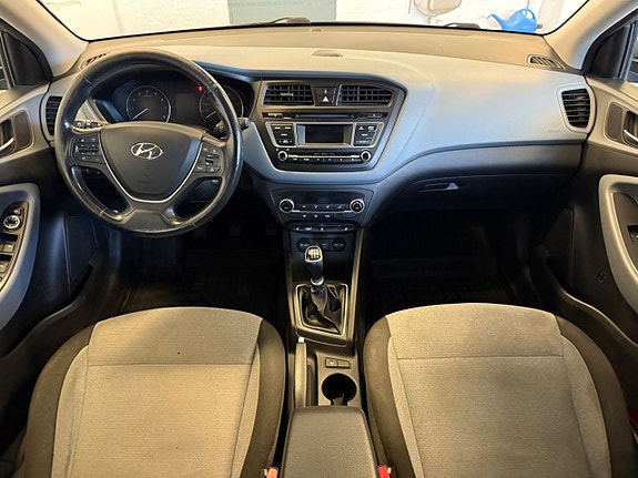 Hyundai i20 10 of 13