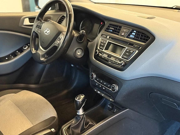 Hyundai i20 11 of 13