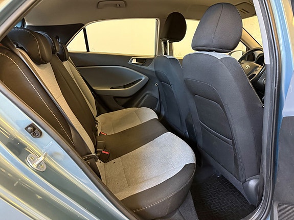 Hyundai i20 8 of 13