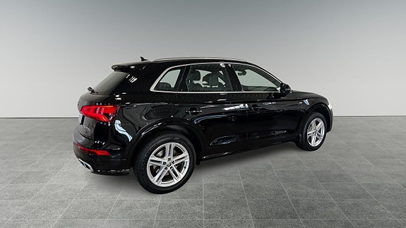 Audi Q5 2 of 5