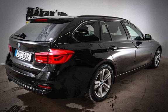 BMW 320 2 of 5