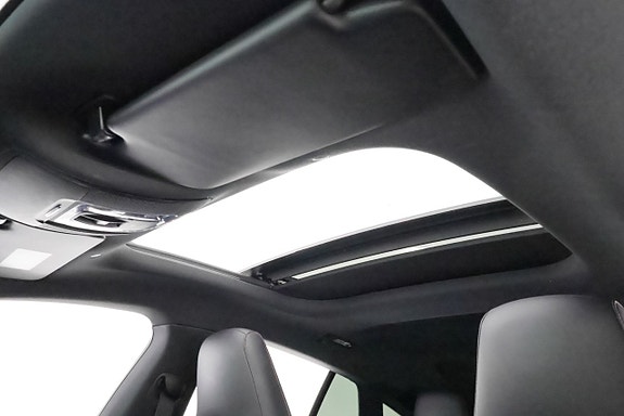Mercedes-Benz CLA35 11 of 28