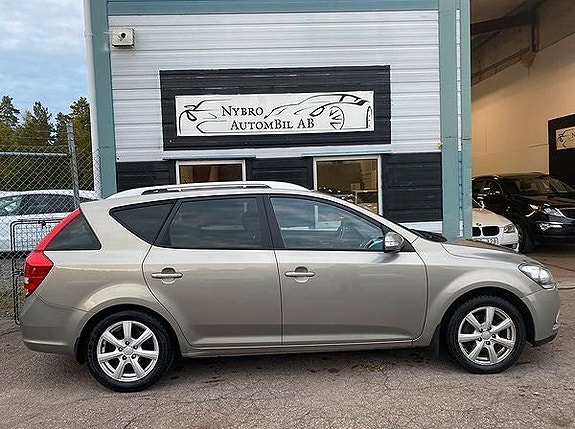 Kia Ceed 2 of 5