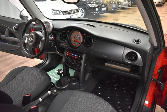 MINI Cooper 15 of 19