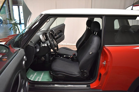 MINI Cooper 11 of 19